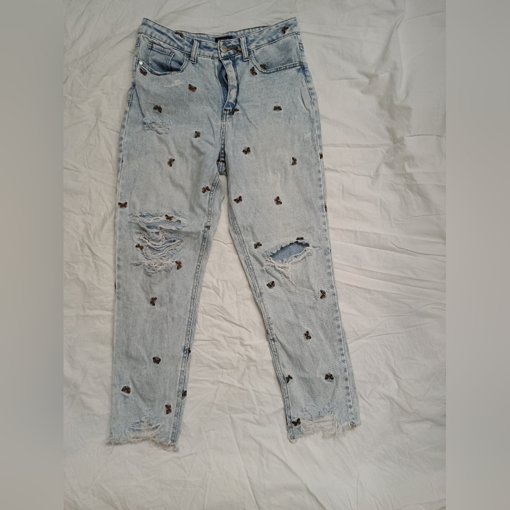 Light Wash Distressed Women’s Jeans with Brown Heart Embroidery